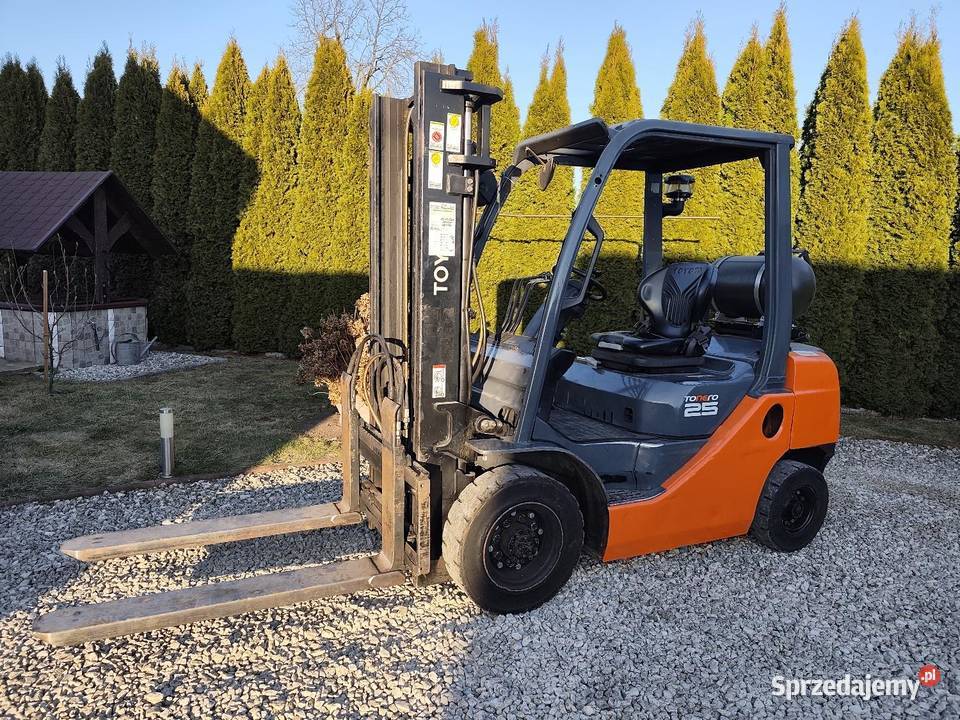 Wózek widłowy Toyota 8 25 t Wózki widłowe Rzeczniów sprzedam
