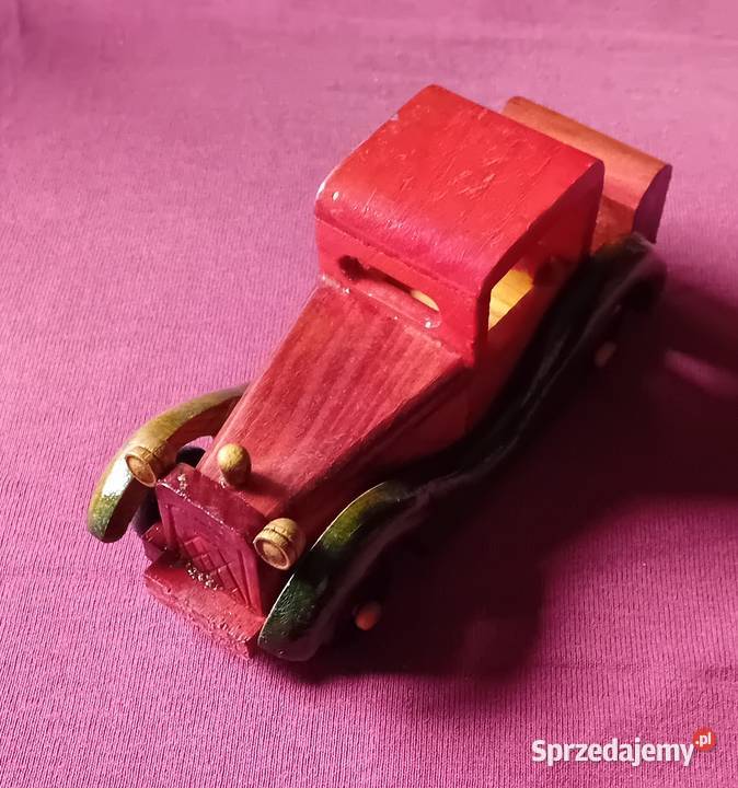 Ręcznie wykonany drewniany model samochodu retro Koźminek