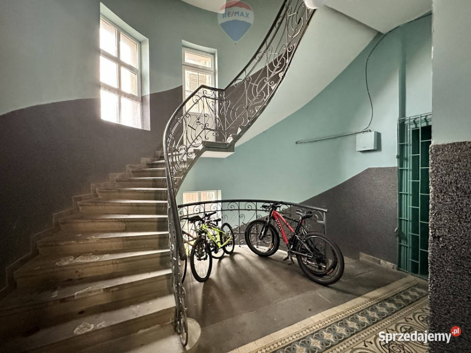 Całe piętro w reprezentacyjnej kamienicy Centrum śląskie Bielsko-Biała