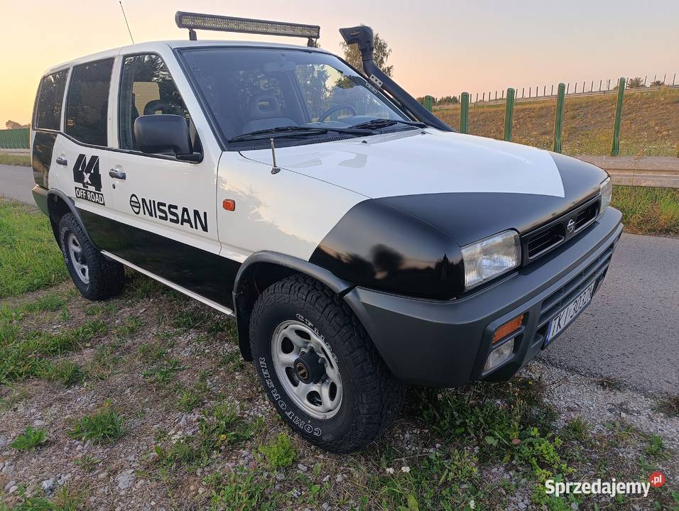 Nissan terrano ii 24 benzyna 4x4 83 bezwypadkowy 83056km Chmielnik