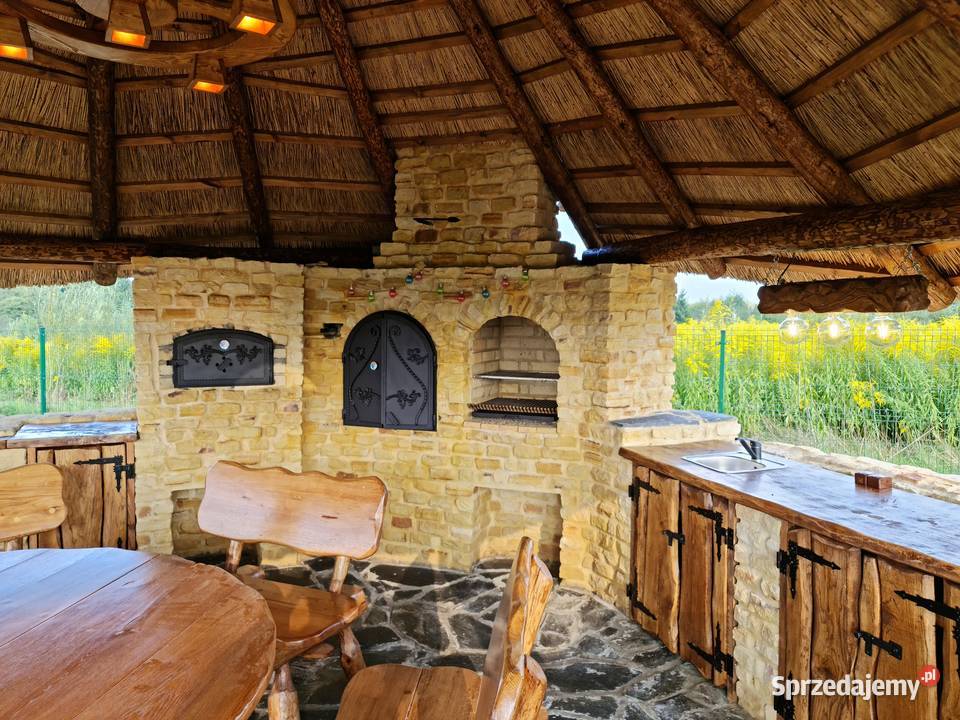 Altana dach kryta trzciną strzechą grill