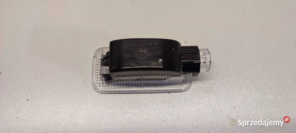 MAZDA 2 TOYOTA YARIS IV LAMPKA KABINY 8133002060