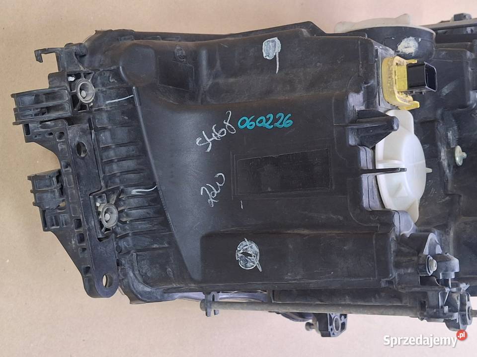 MERCEDES ANTOS AROCS REFLEKTOR PRAWY LAMPA PRAWA Bieleń