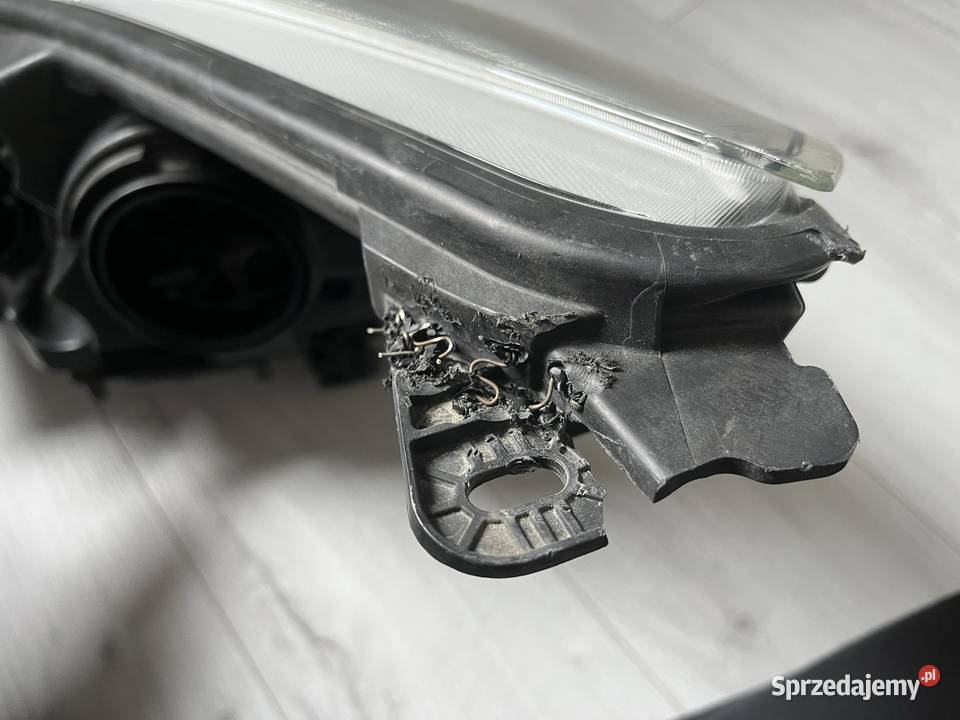 Ford Escape Lampa Reflektor Prawy Przód Xenon prawe Rzeszów sprzedam