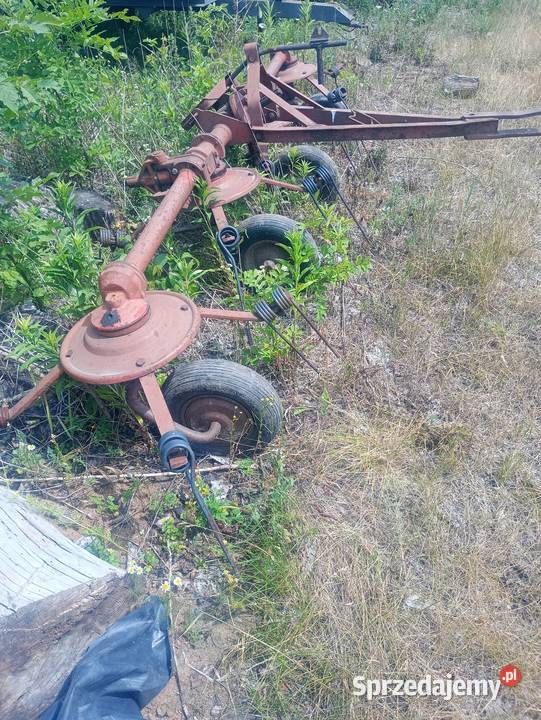 Przewracarka do siana Zgrabiarki i przetrząsacze Cyców