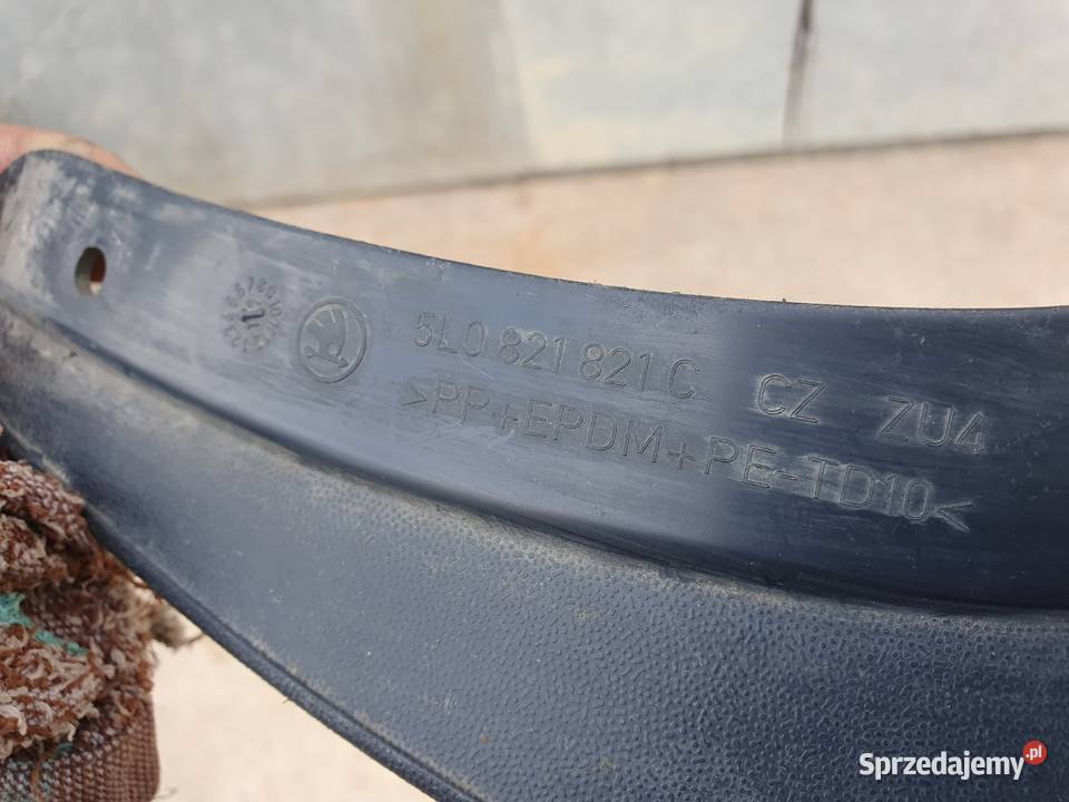 SKODA YETI 5L CHLAPACZ LEWY TYŁ TYLNY 5L0821821C Międzychód