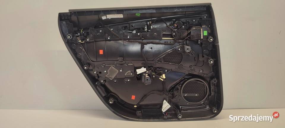 BOCZEK DRZWI PRAWY TYŁ 4H0867304B