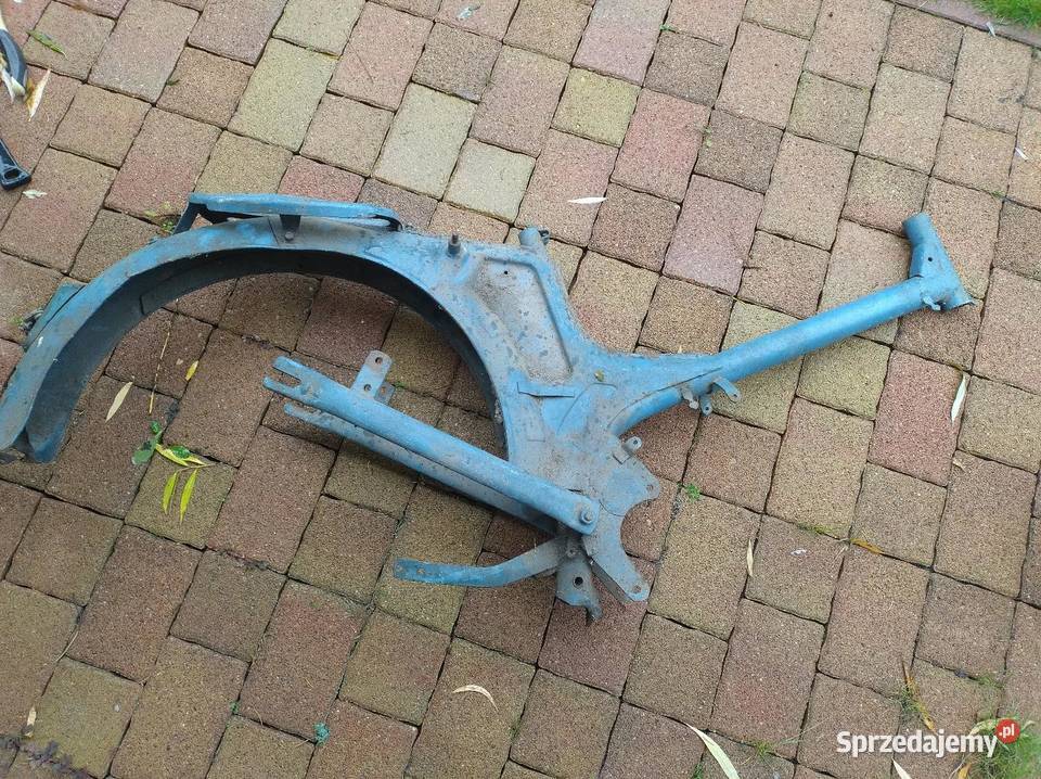 Rama komar Brzeg Dolny