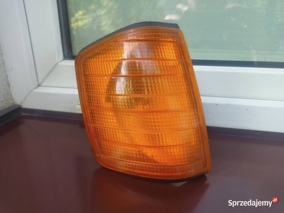 Mercedes 190 W201 kierunkowskaz kierunek prawy Sieradz