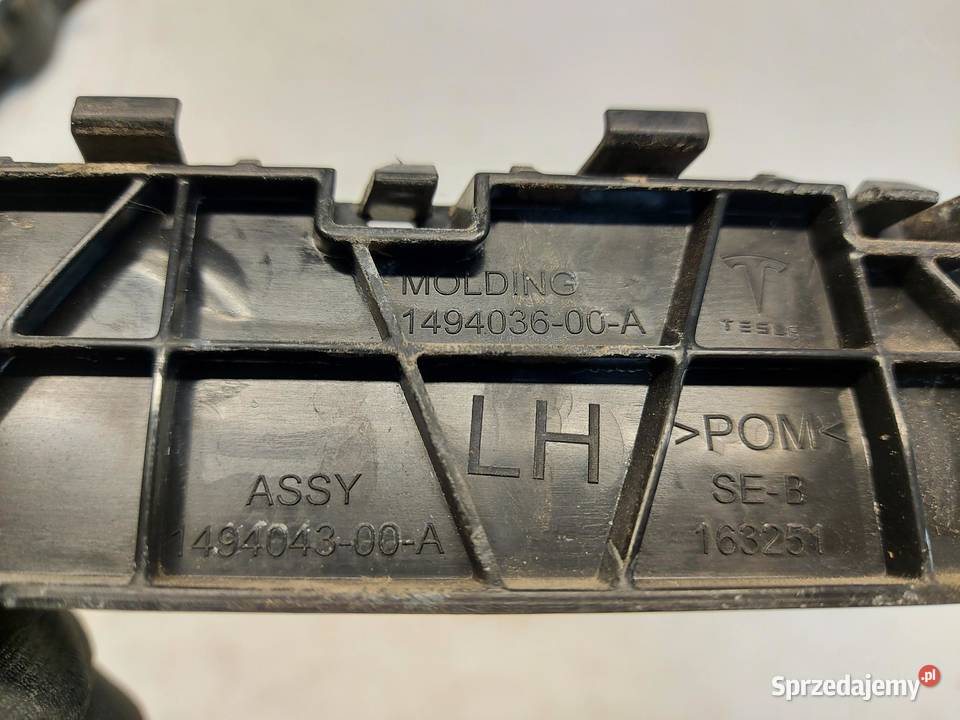 TESLA MODEL Y 2023r Ślizg mocowanie zderzaka tył