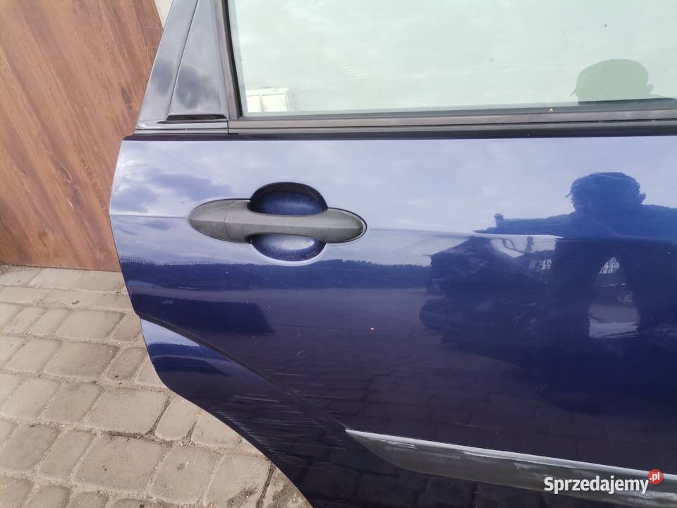 FORD FOCUS MK1 HB 5D DRZWI PRAWY TYŁ KOLOR H8 Nowy Sącz