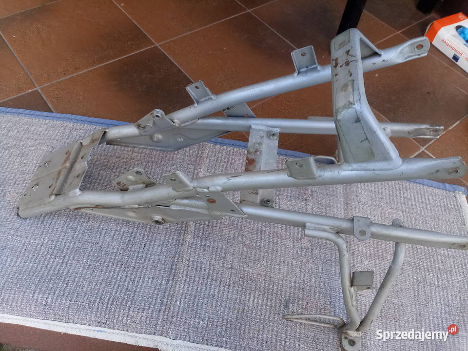 Yamaha XT 125 stelaż tył prosty Elementy nadwozia