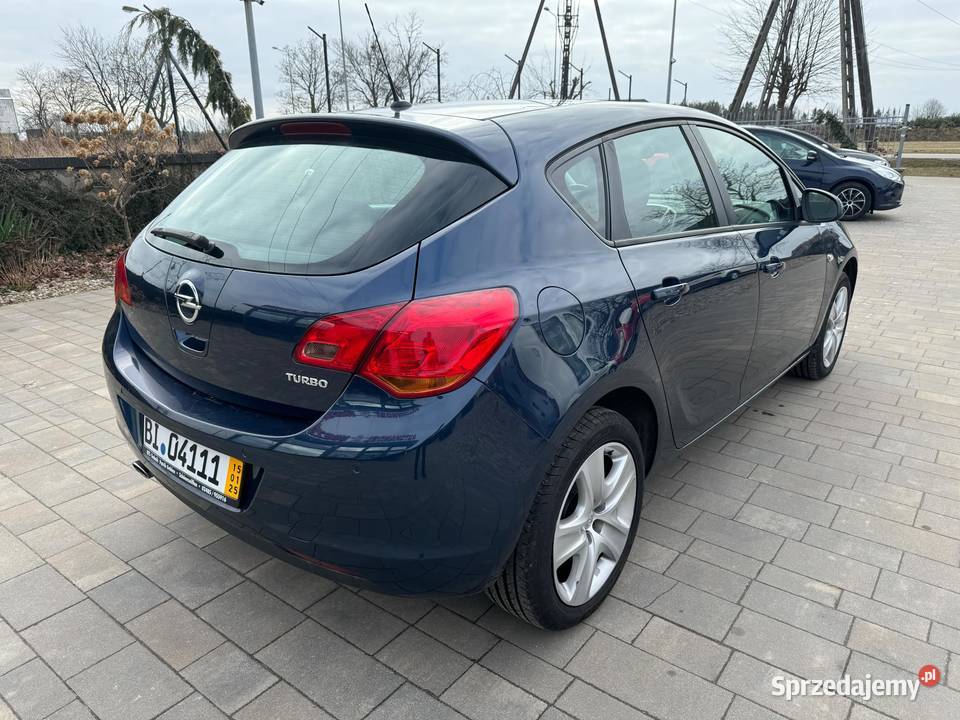 opel astra J 14 benzyna 140 niski przebieg Dzierżążno