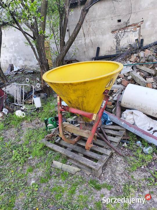 Rozsiewacz do nawozu lejkowy nieuszkodzony Klementowice