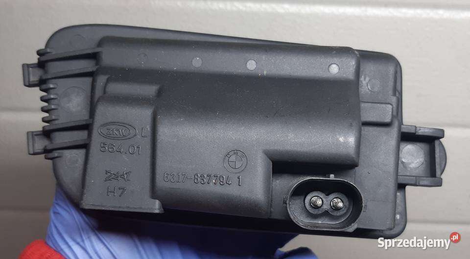 ZAŚLEPKA DEKIEL LAMPY HALOGENU LEWA BMW E39 osobowe Mielęcin