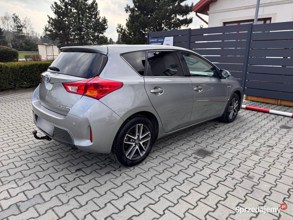 Toyota Auris 18 Hybryda Hak Kraków sprzedam