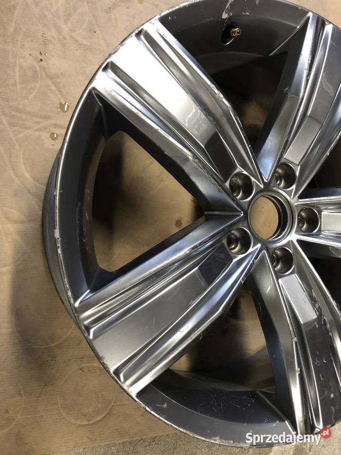 Felga pojedyncza Vw 7Jx19 ET43 5NA601025Q Rozmiar 19" sprzedam