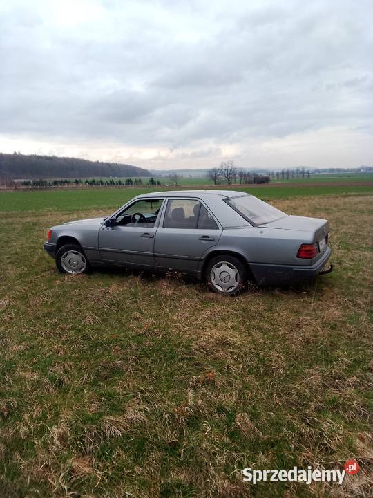 Mercedes W 124 200 diesel wąska listwa nieuszkodzony Świebodzice