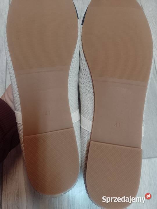 41 Dzianinowe beżowo czarne baleriny wieczorowe Balerinki