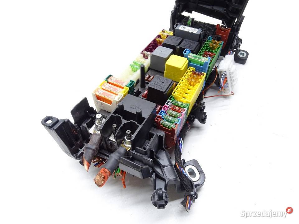 SKRZYNKA BEZPIECZNIKÓW BSI A2465400140 16 CGI