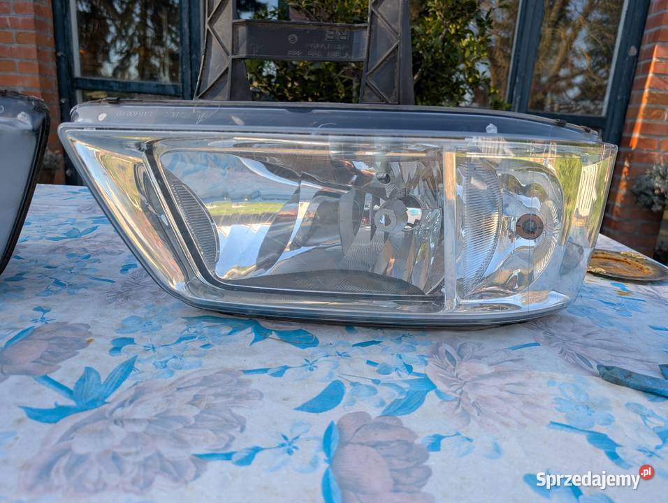 Lampa przód prawa Volkswagen T5 Świątki sprzedam