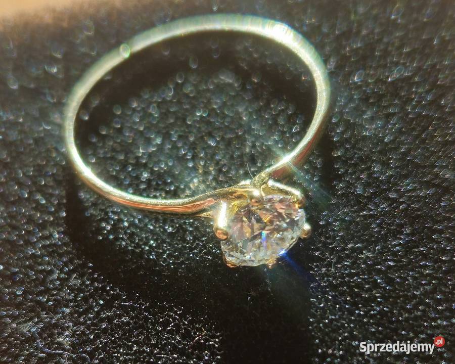 Nowy Pierścionek z Diamentem 061ct Zaręczynowy z Kraków sprzedam