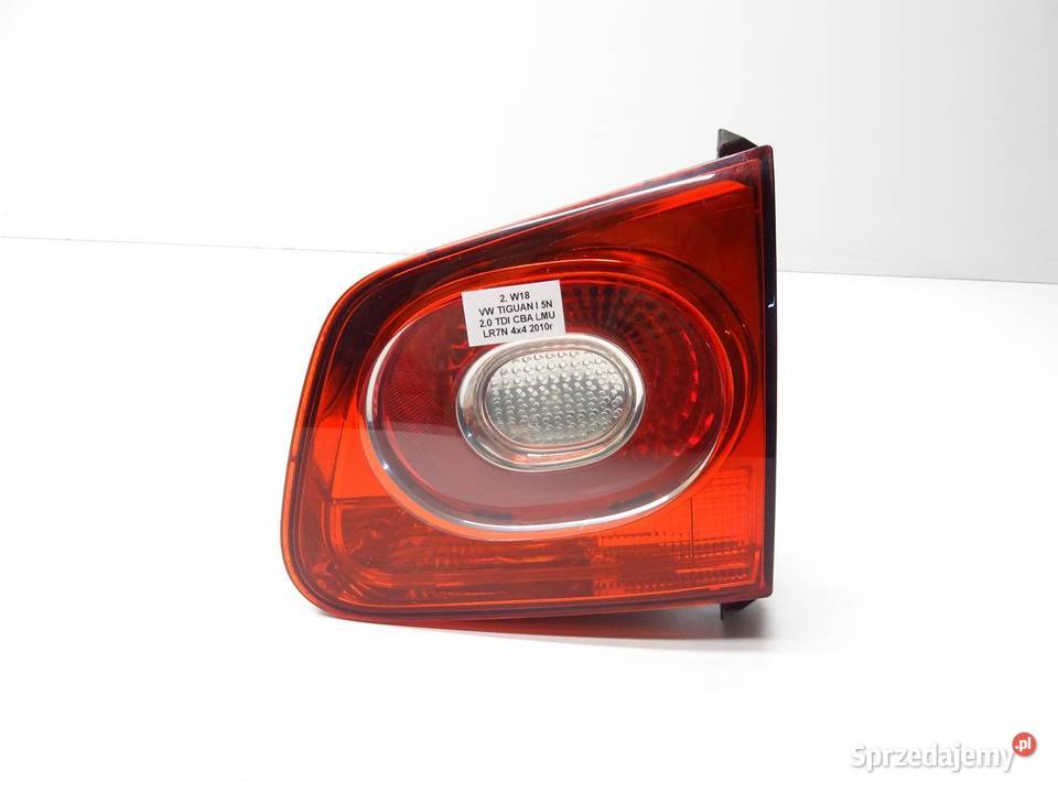 LAMPA PRAWA PRAWY TYŁ TYLNA W KLAPE 5N0945094C osobowe