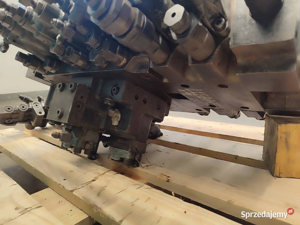 Rozdzielacz hydrauliczny 20Y6031212 7234611722 Wilkowo