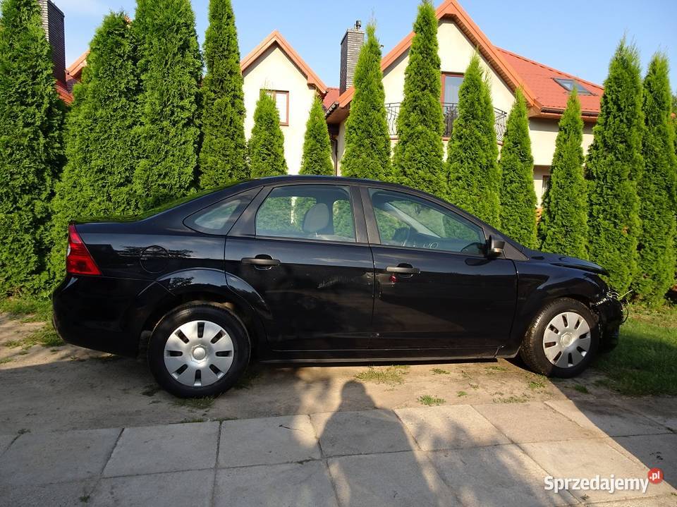 Ford Focus 16 benzyna 2008 sedan uszkodzony Siedlce sprzedam