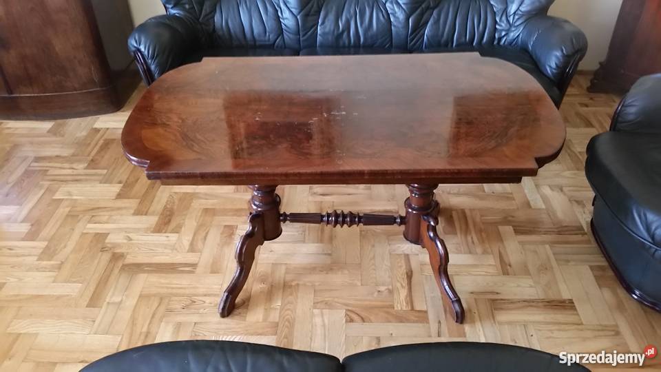 Drewniany elegancki stół, ława w wysokim połysku