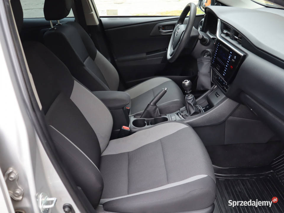 Toyota Auris 16 Valvematic benzyna Auris Katowice
