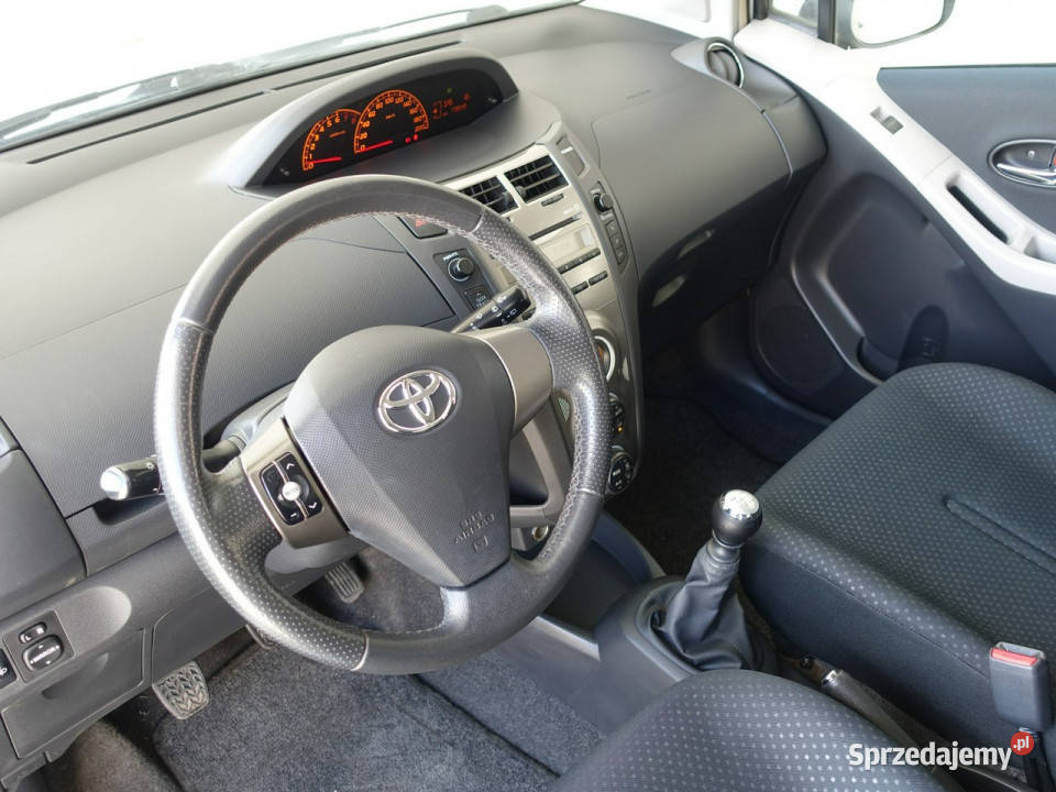 Toyota Yaris 13 VVTi szary Lublin