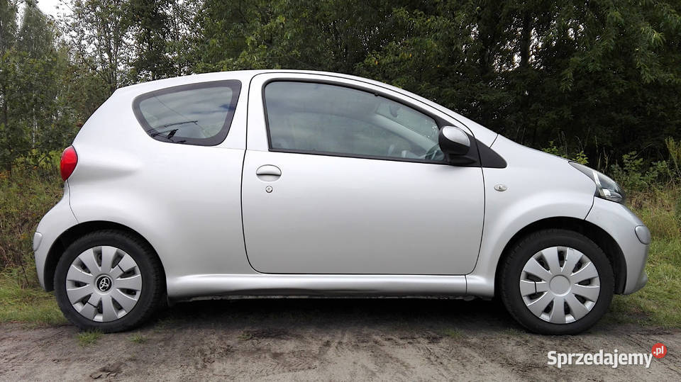 Toyota Aygo I 10 VVTi SOL 68 0708 srebrny Aygo Łódź
