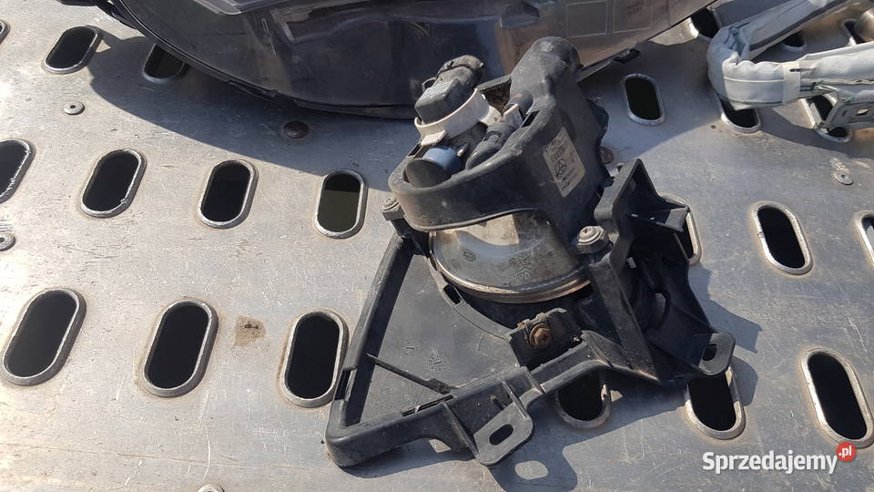 Toyota Auris halogen prawy Warszawa