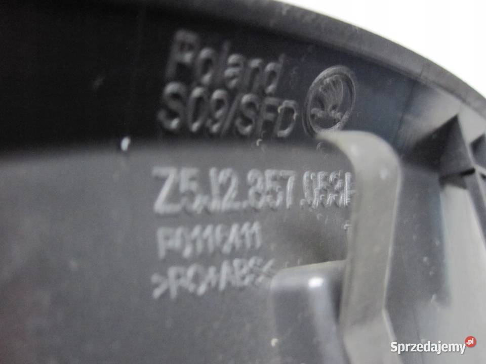 SKODA FABIA II LIFT 11r obudowa ramka licznika Osłony i zaślepki