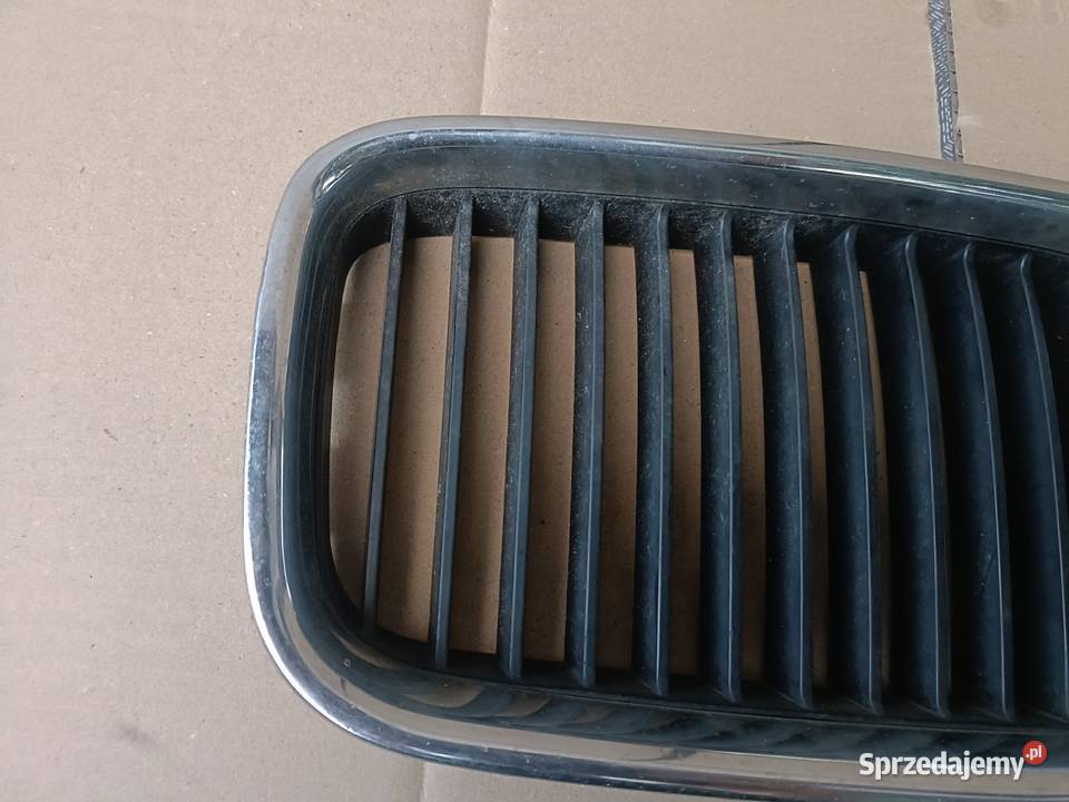 GRILL ATRAPA NERKA PRAWA BMW 3 E36 8122238 osobowe Drezdenko