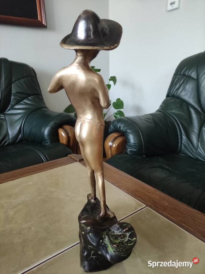 Rzeźba z brązu chłopca z rybą Giovanniego