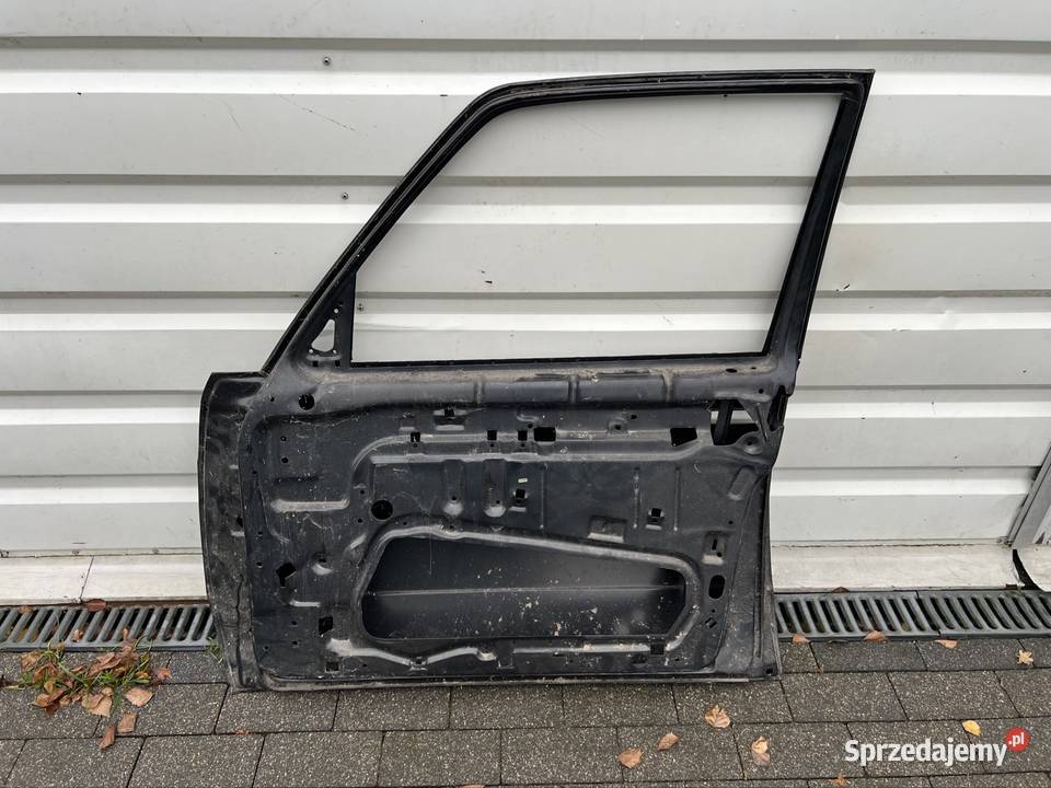 Mercedes w123 drzwi prawy przód NOWE Przodkowo