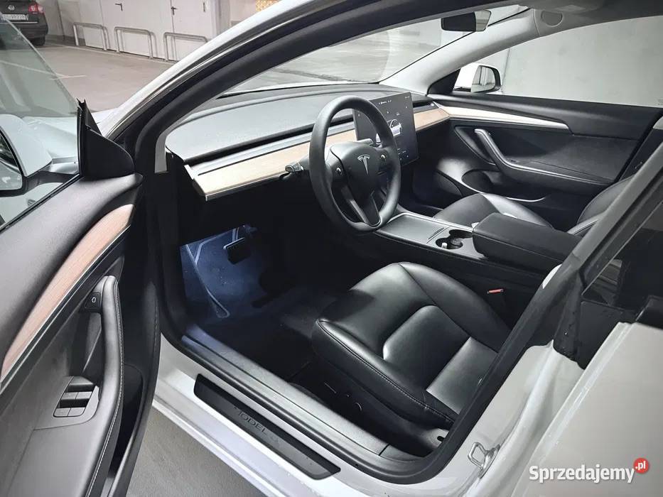 Wynajem długoterminowy Tesla Model 3 LR RWD z Łódź