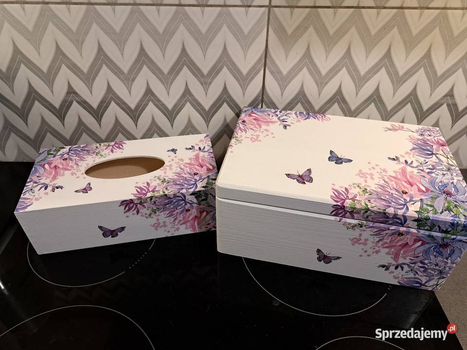 Kuferek kwiatowy z imieniem decoupage urodziny Rękodzieło