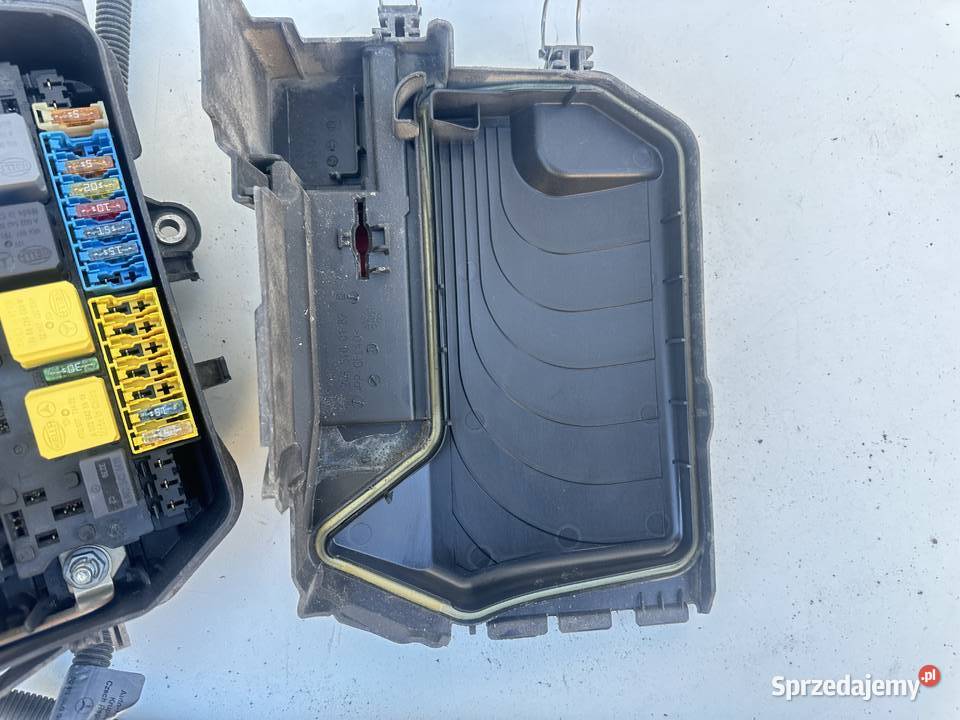 MERCEDES W117 CLA SKRZYNKA BEZPIECZNIKÓW Części samochodowe sprzedam