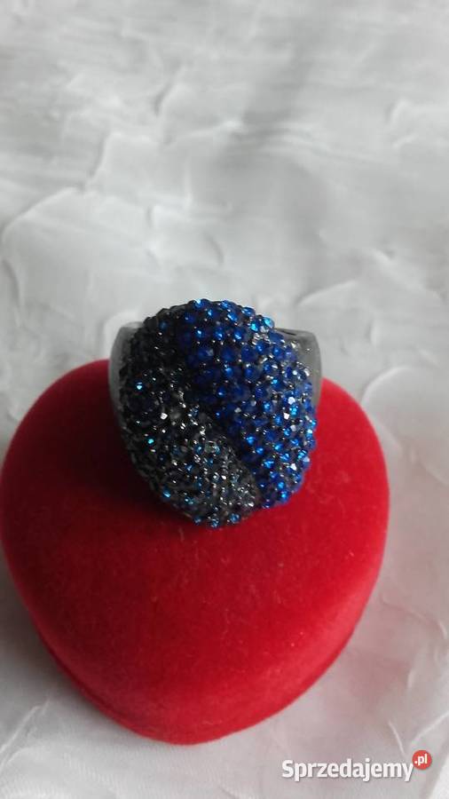 PIERŚCIONEK Z OKAZAŁYM OCZKIEM W KSZTAŁCIE UST Piła