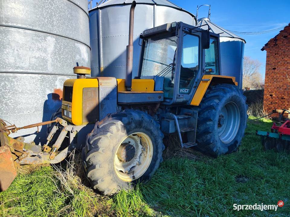 Dwa ciągniki Renault 17574 Lubin