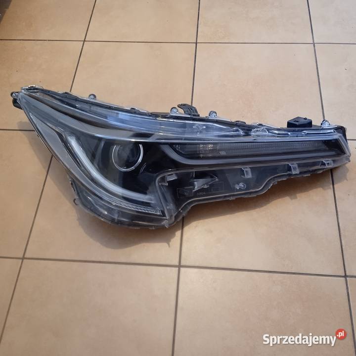 Toyota Corolla E21 LIFT FULL LED reflektor prawy osobowe Wrocław sprzedam