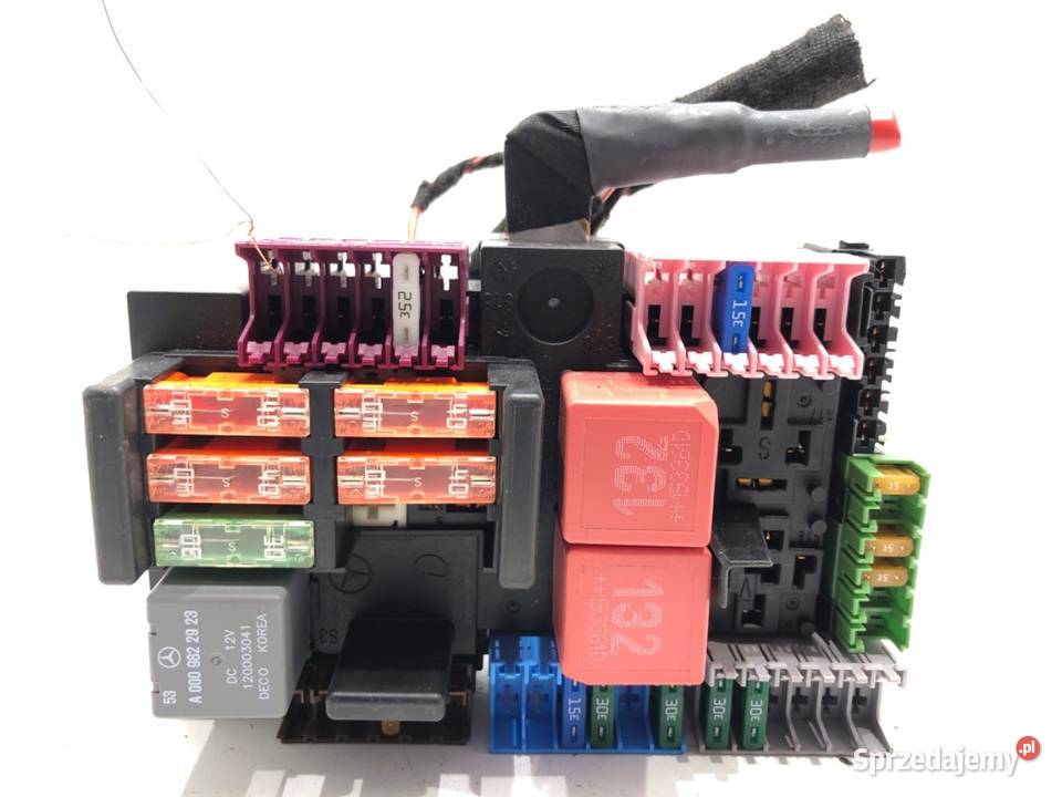 SKRZYNKA BEZPIECZNIKÓW MERCEDES GLC SUV 20 194