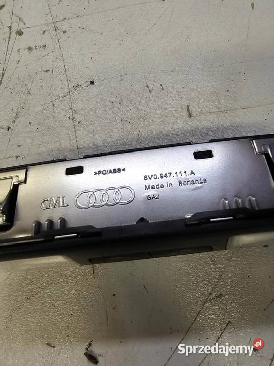 LAMPKA PODSUFITKI AUDI Q3 F3 83A A3 8V Przystajń