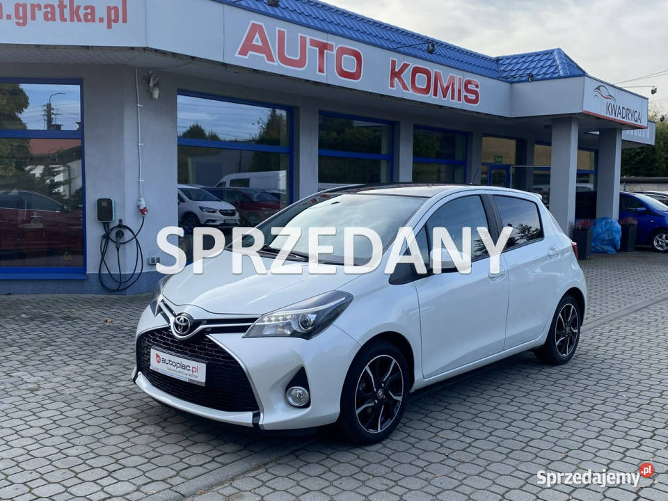 Toyota Yaris Rezerwacja III 20112019 światła LED