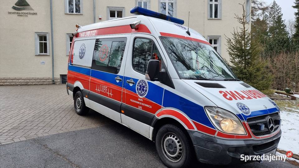 Ambulans z przejściem i noszami diesel Nowa Ruda