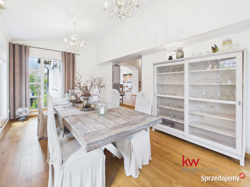 sprzedaży domu wolnostojącego 280m2 Janów sprzedam