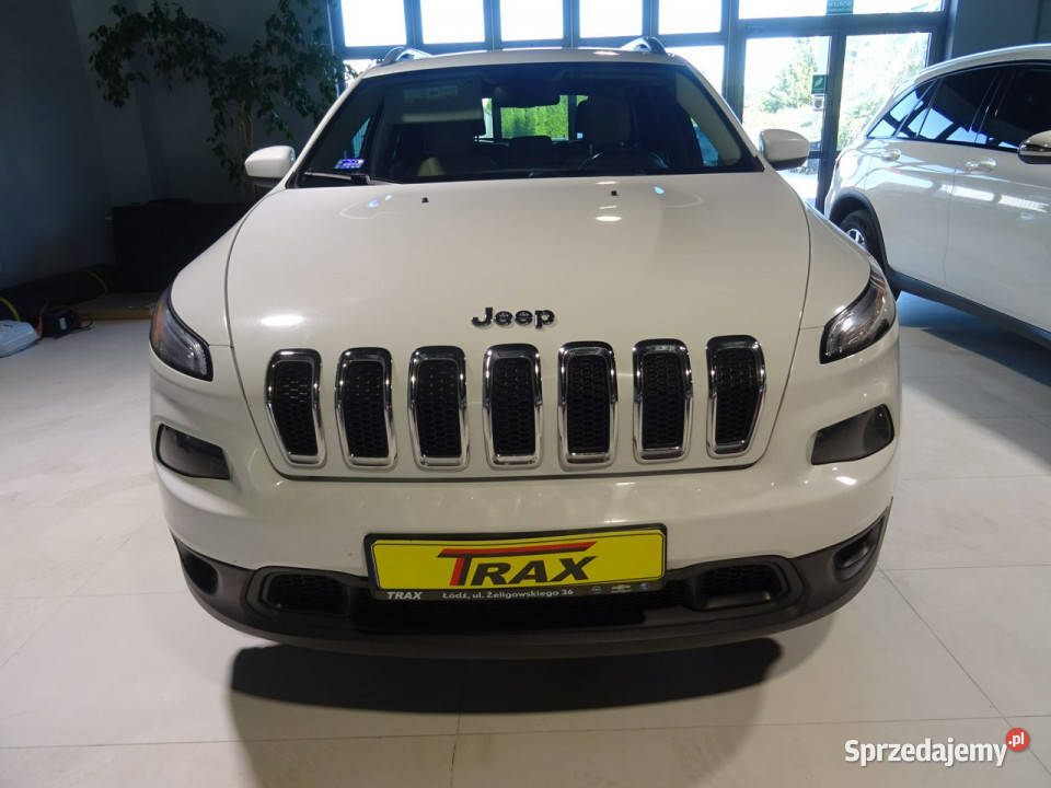 Jeep Cherokee Samochód w stanie 32 benzyna moc łódzkie
